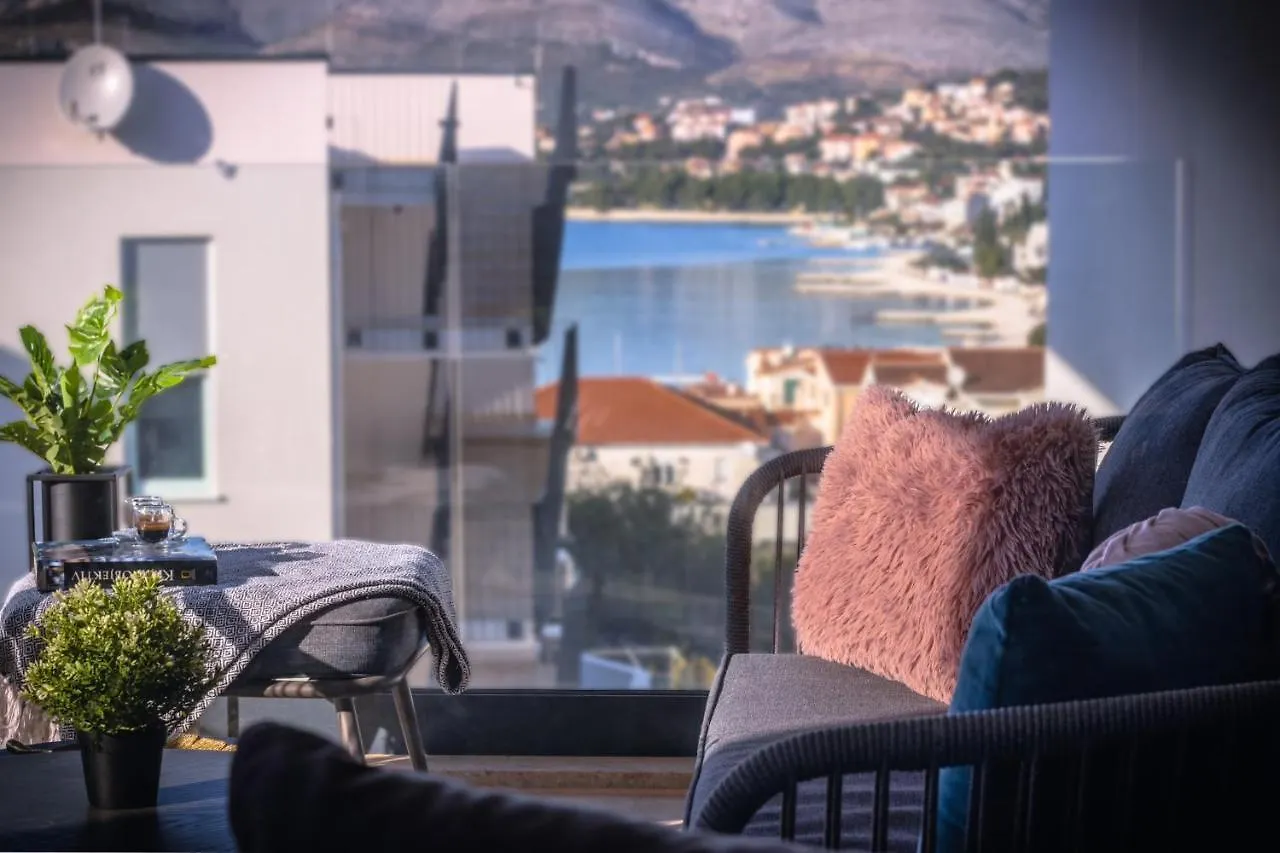 Apartment Navale With A Roof Terrace And A Heated Pool Trogir