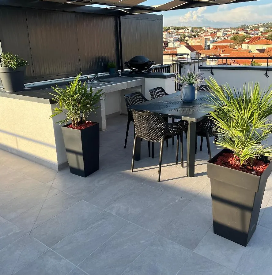 Apartment Navale With A Roof Terrace And A Heated Pool Trogir Croatia