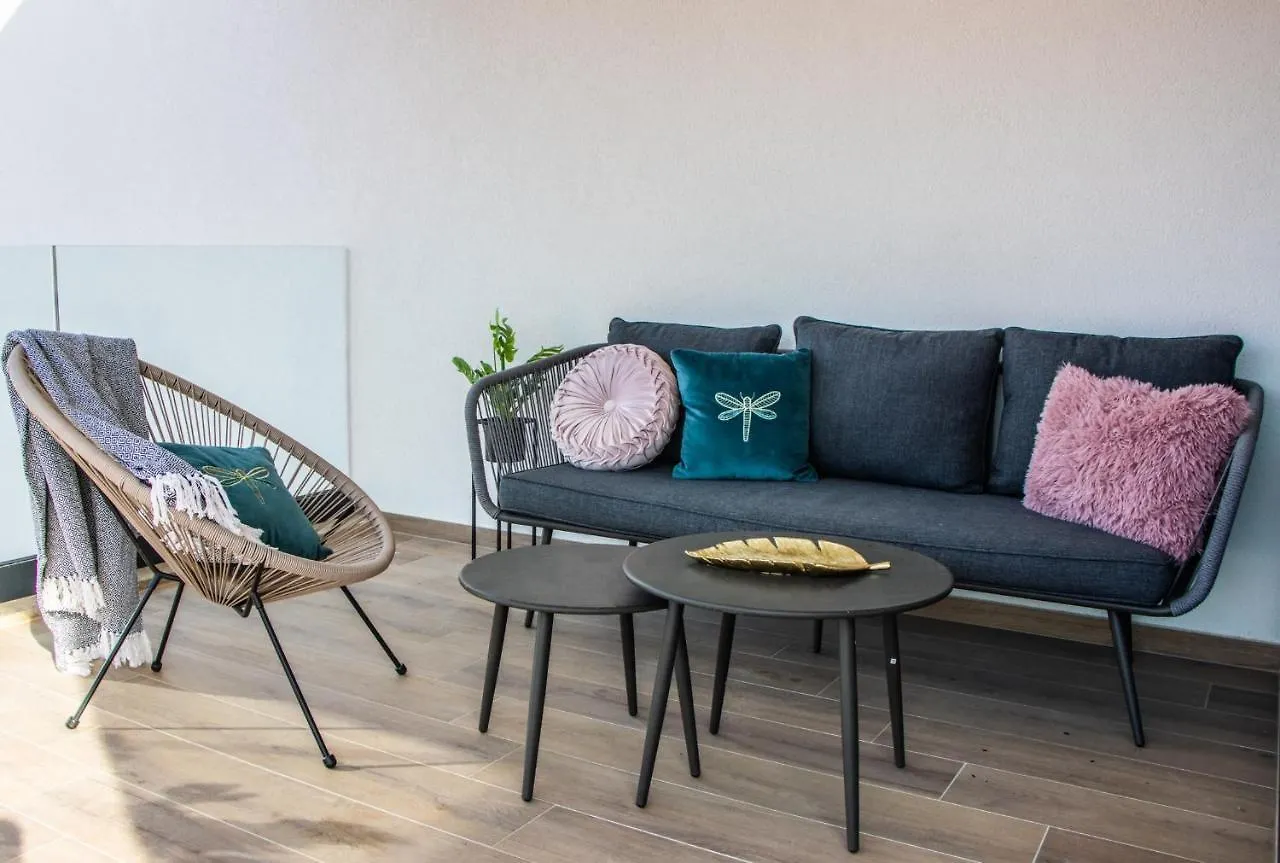 Apartment Navale With A Roof Terrace And A Heated Pool Trogir