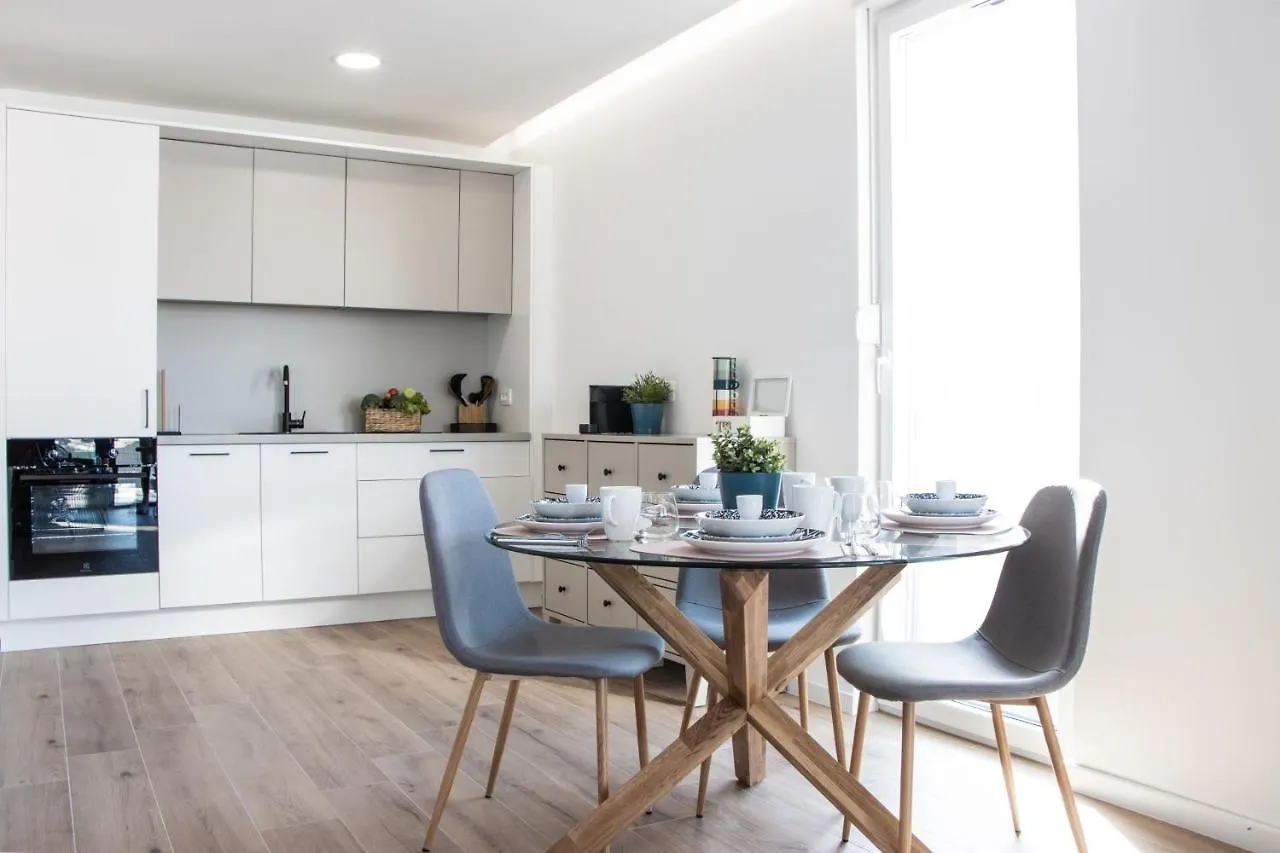 Apartment Navale With A Roof Terrace And A Heated Pool Trogir
