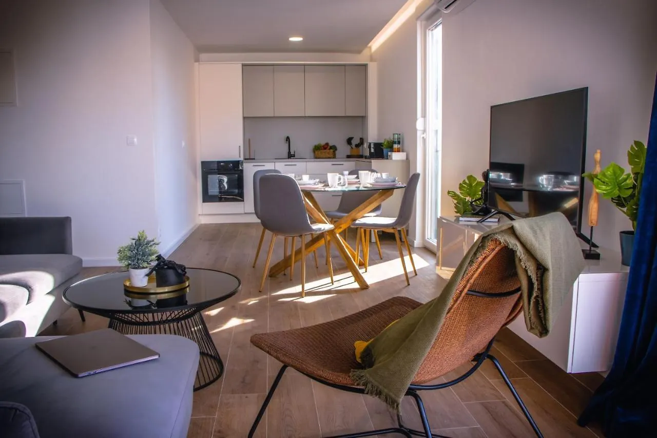 Apartment Navale With A Roof Terrace And A Heated Pool Trogir