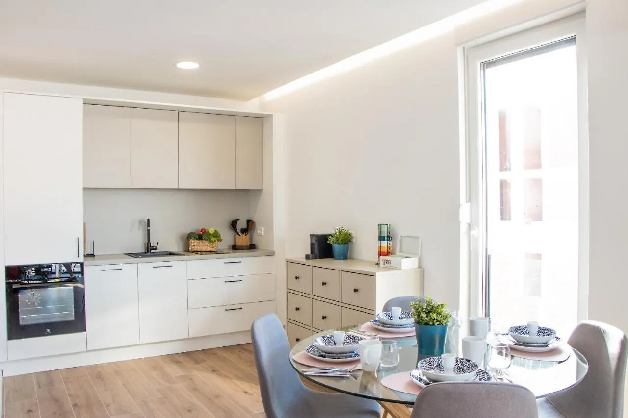 Apartment Navale With A Roof Terrace And A Heated Pool Trogir