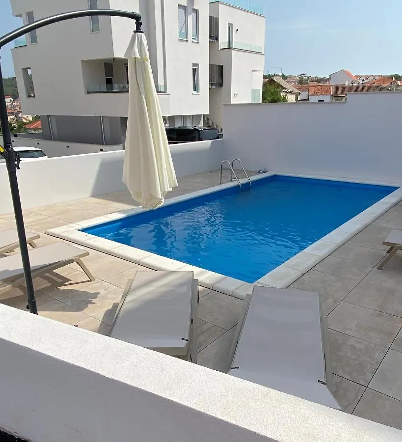 Apartment Navale With A Roof Terrace And A Heated Pool Trogir