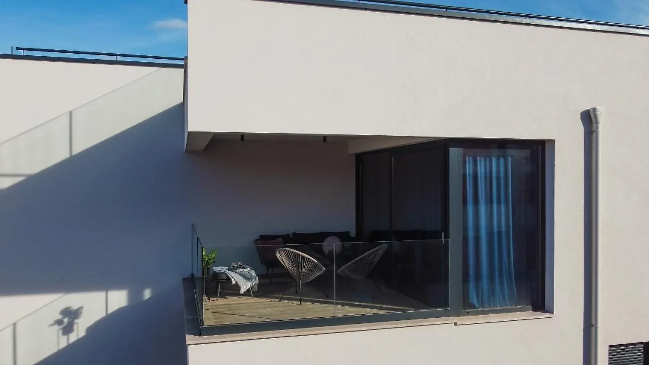 Apartment Navale With A Roof Terrace And A Heated Pool Trogir