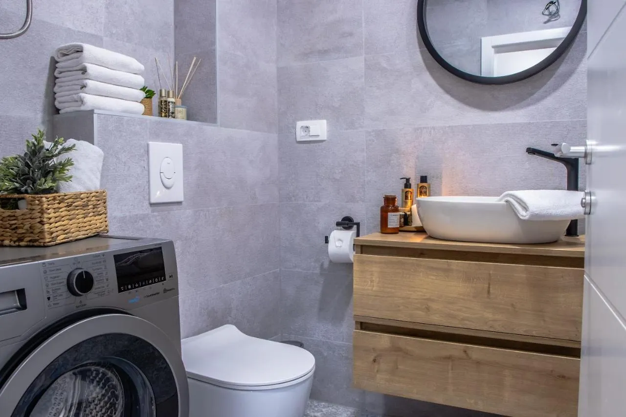 טרוגיר Apartment Navale With A Roof Terrace And A Heated Pool 0*,  קרואטיה