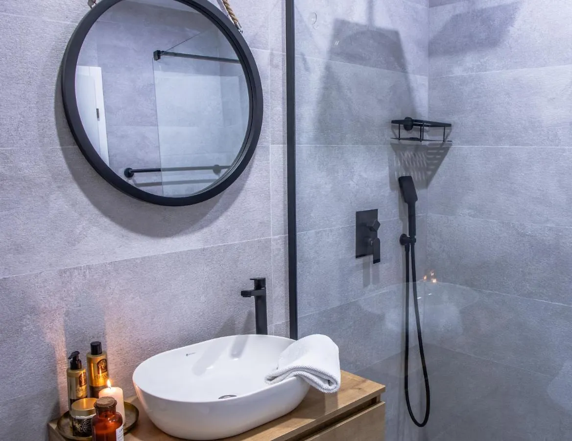 טרוגיר Apartment Navale With A Roof Terrace And A Heated Pool קרואטיה