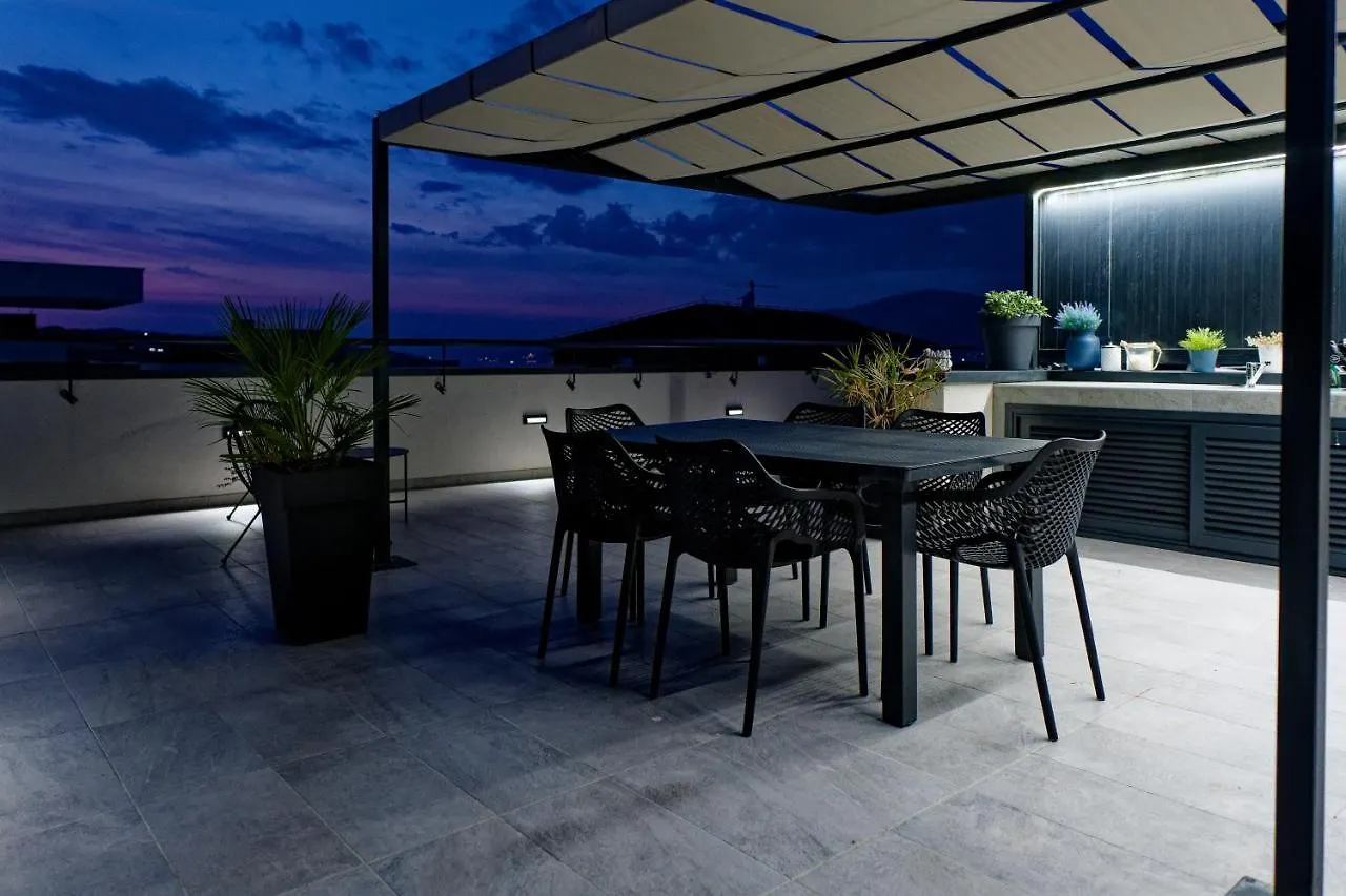 טרוגיר Apartment Navale With A Roof Terrace And A Heated Pool